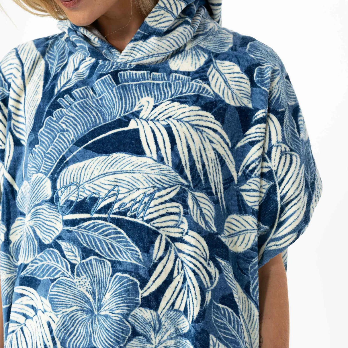 O’NEILL WOMEN'S MONSOON CHANGE TOWEL - BLUE FLORAL