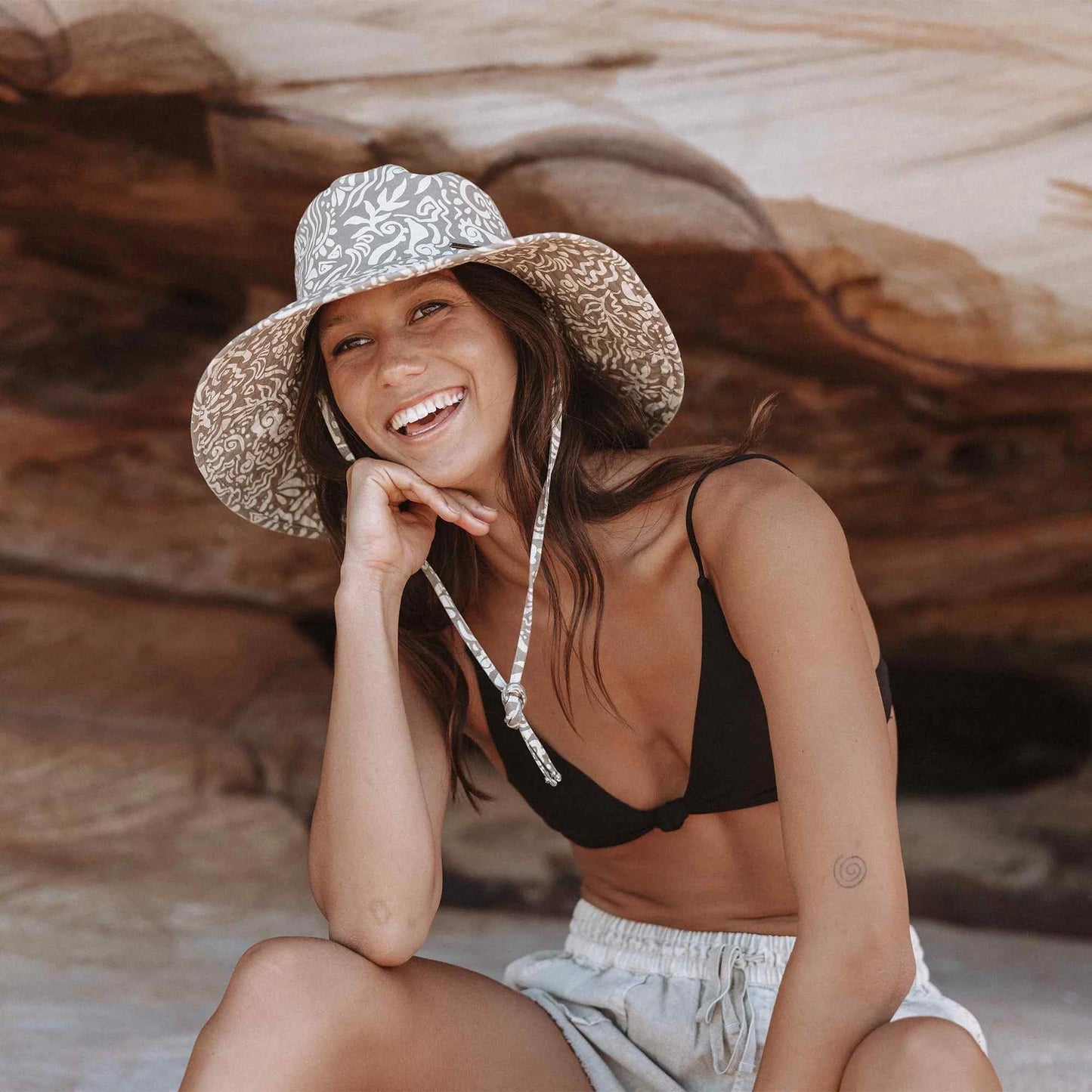 O’NEILL WOMEN'S OVERCAST BUCKET HAT - DUNE