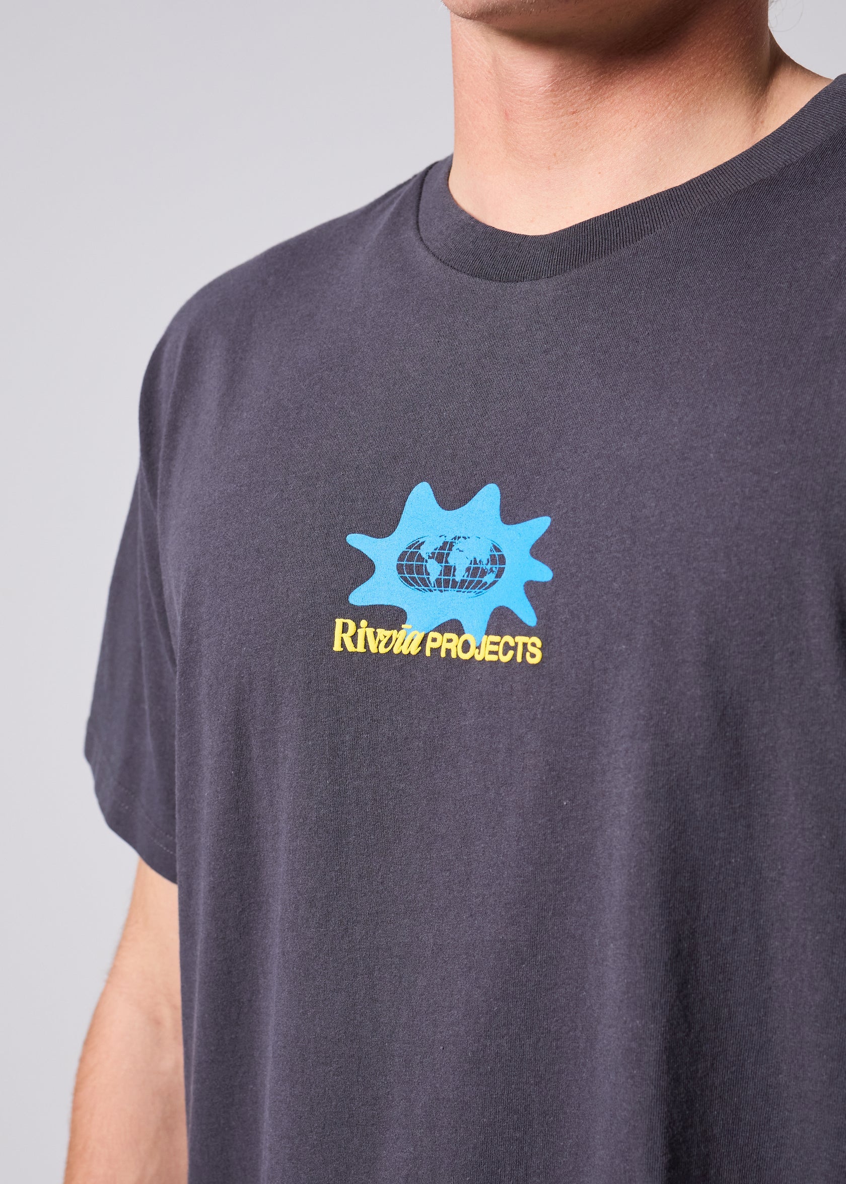 RIVVIA WORLD SPLAT RELAXED FIT T-SHIRT : PIGMENT BLACK - essential surf and skate