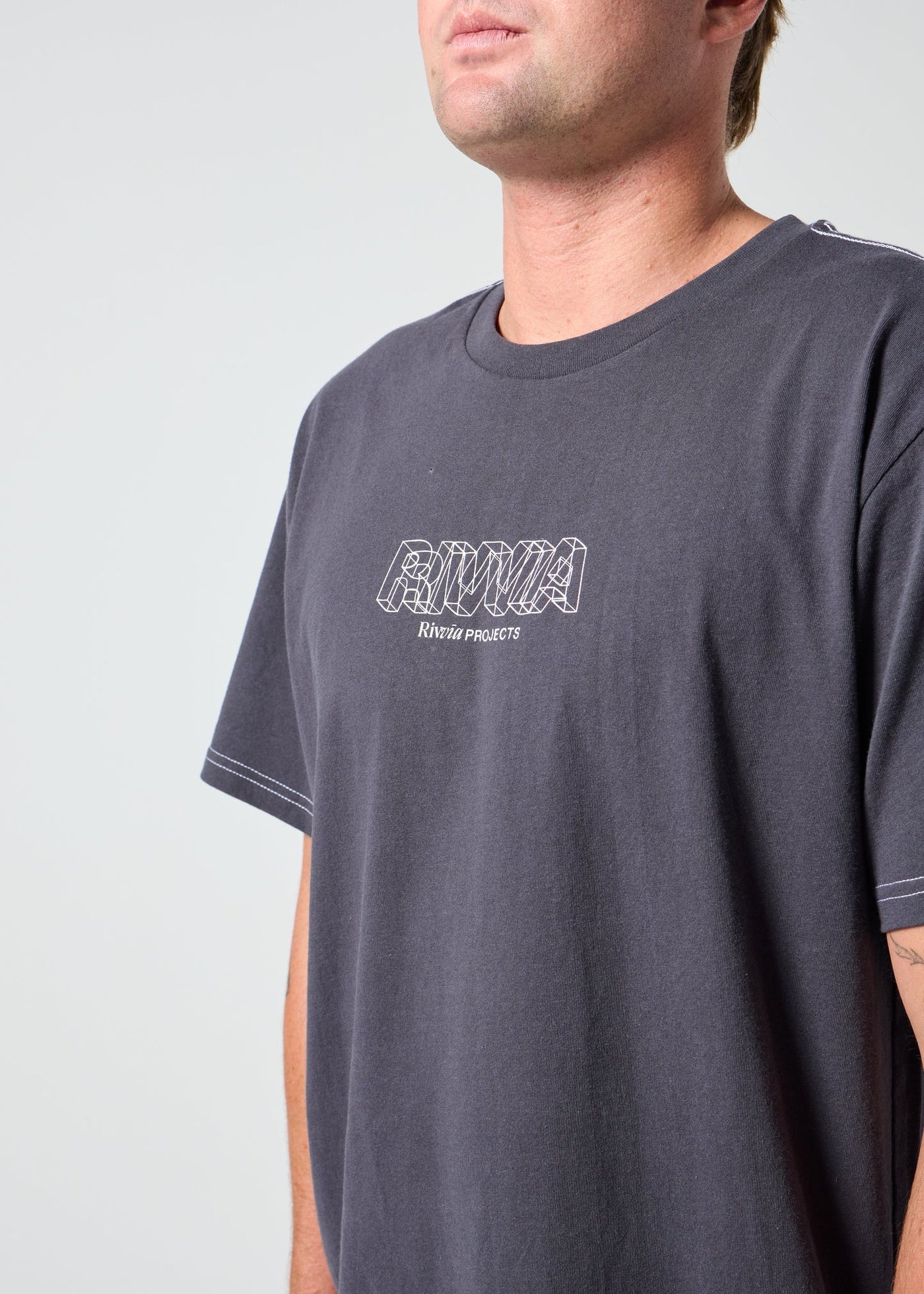 RIVVIA GRID T-SHIRT - essential surf and skate