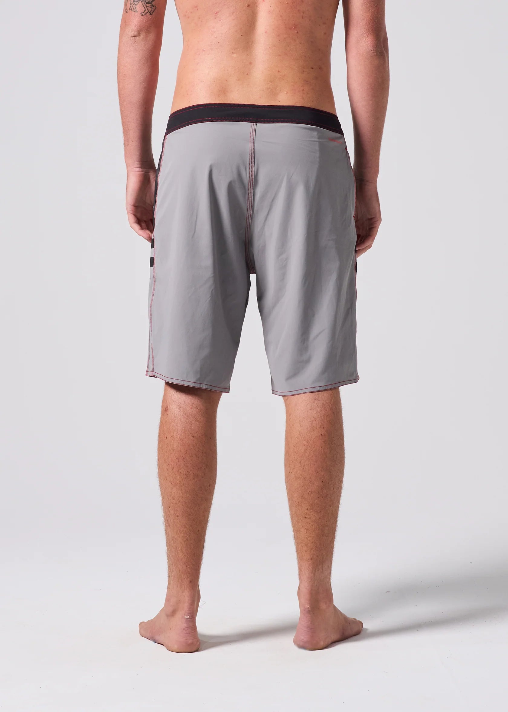 RIVVIA DISCLOSURE 20" TRUNK : GREY - essential surf and skate