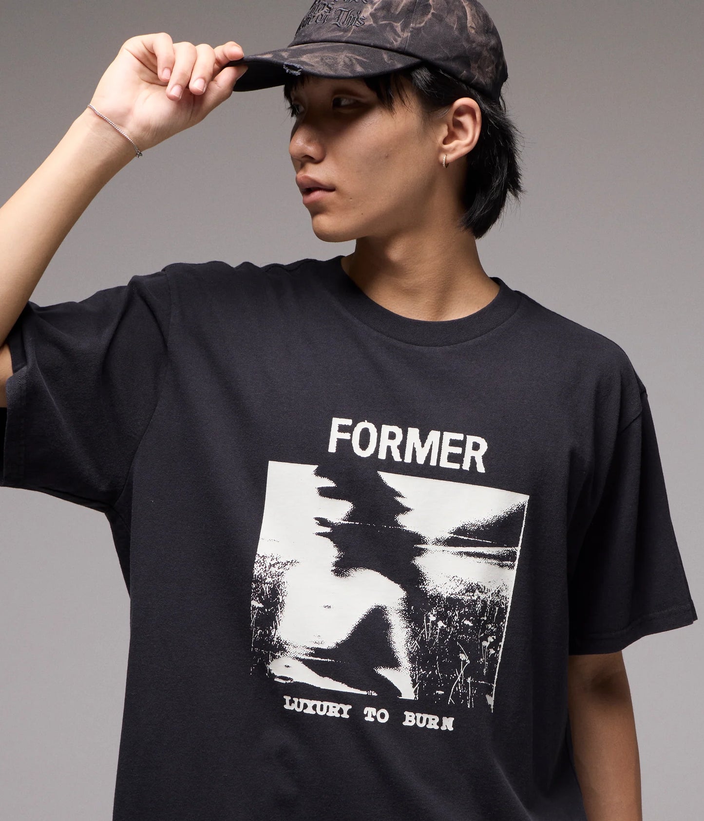 FORMER SHUNNING T-SHIRT // WASHED BLACK - essential surf and skate