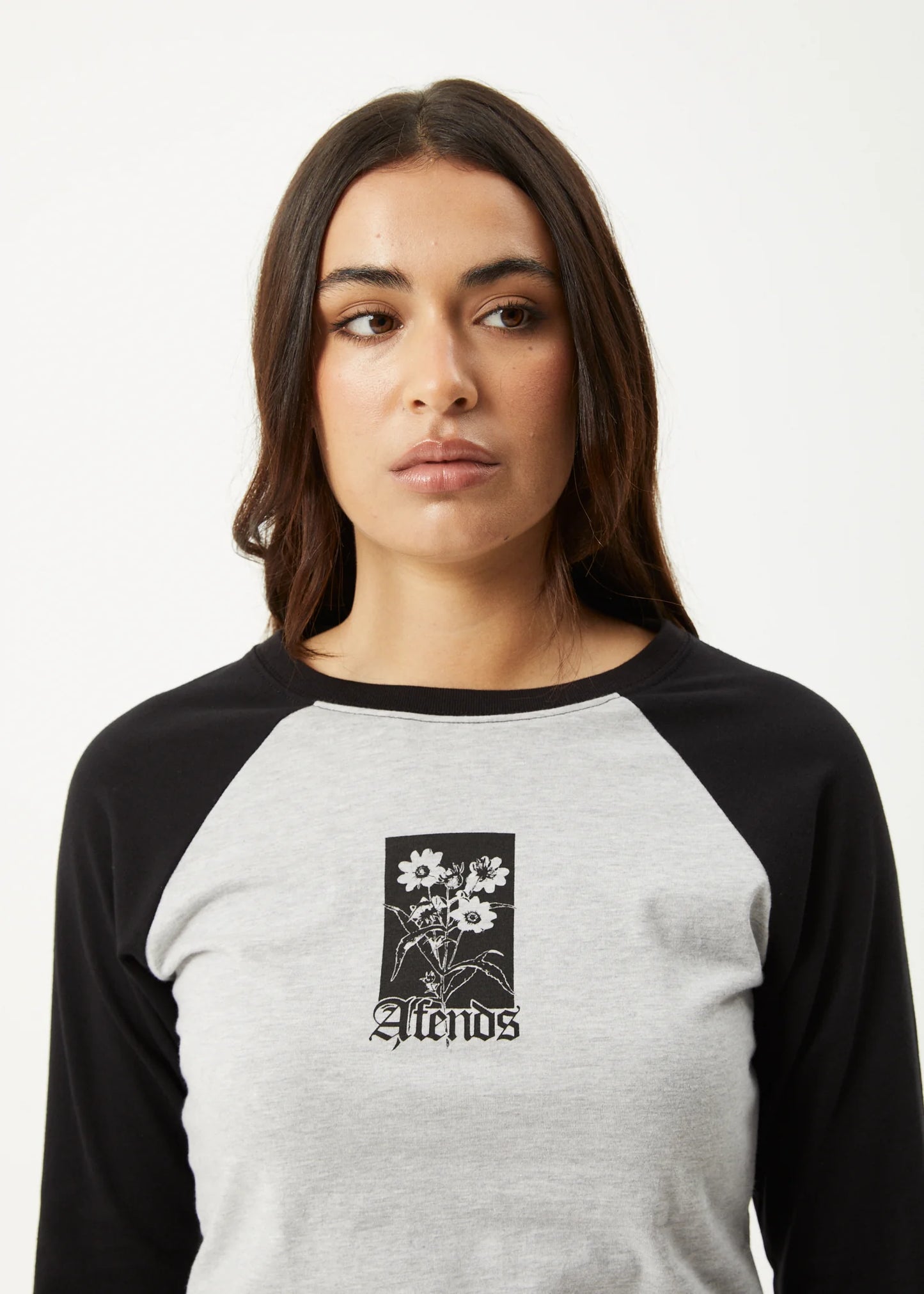 AFENDS ADELE - LONG SLEEVE RAGLAN TEE
Long Sleeve Raglan Tee