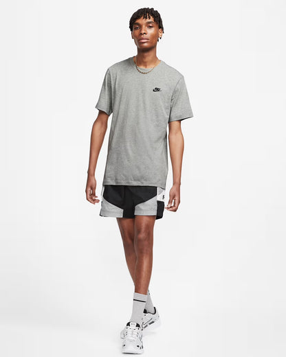 Nike Sportswear Club: Men's T-Shirt - essential surf and skate