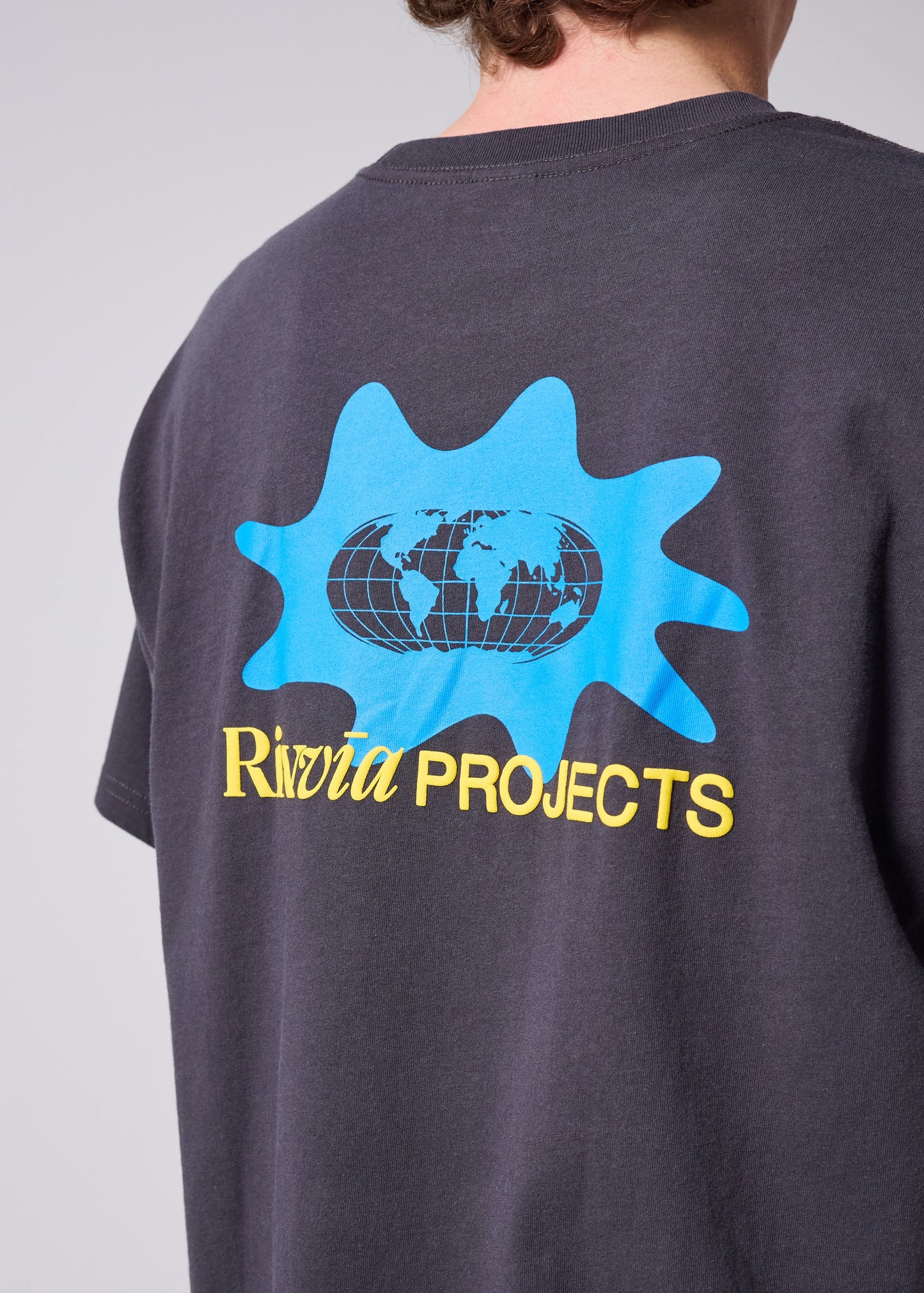 RIVVIA WORLD SPLAT RELAXED FIT T-SHIRT : PIGMENT BLACK - essential surf and skate