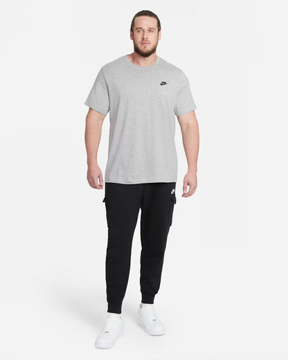 Nike Sportswear Club: Men's T-Shirt - essential surf and skate