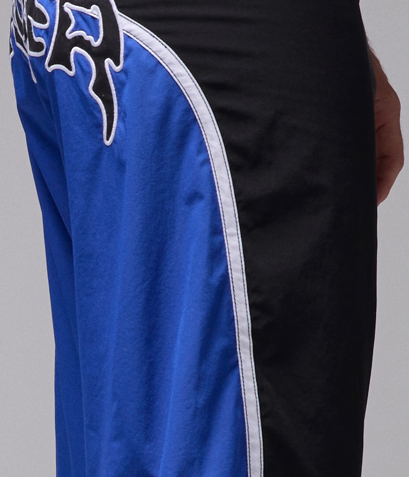 FORMER PROSCRIPTION 21" TRUNK // BLACK - essential surf and skate