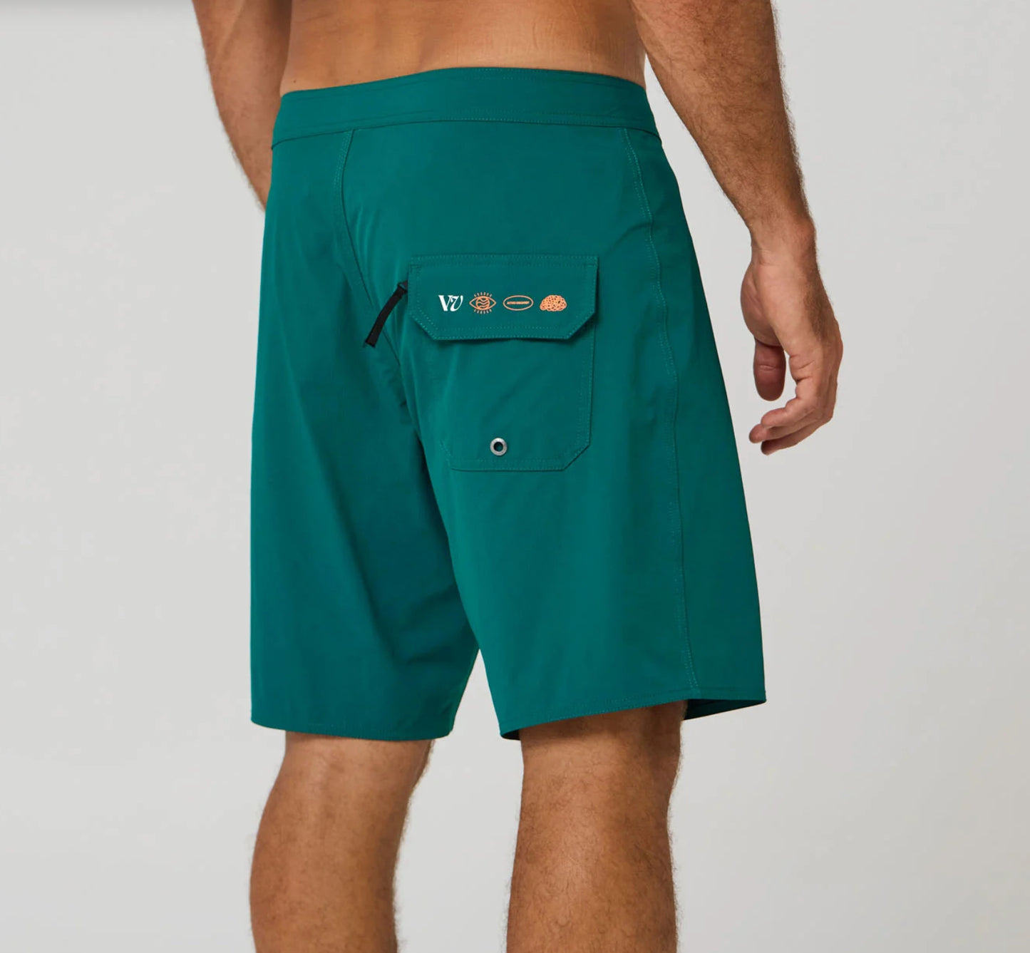 RIVVIA CLASS 18.5" WALLFLOWER TRUNK : DARK FOREST