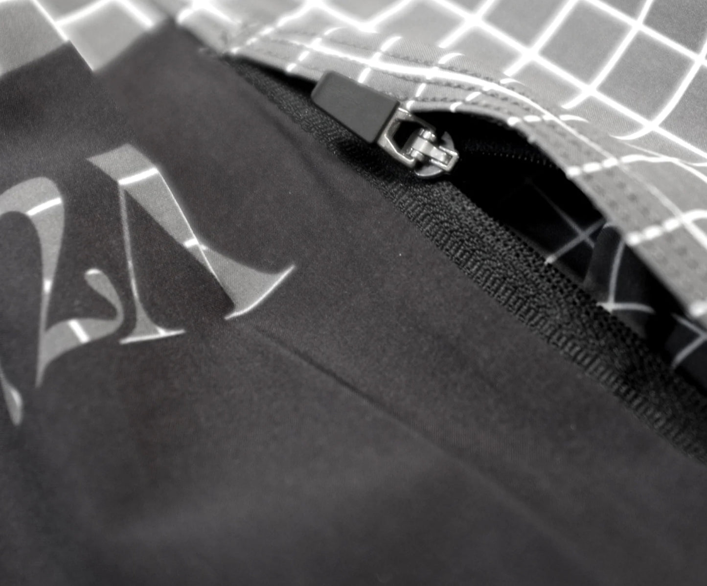 RIVVIA DISCLOSURE 20" CHOICE TRUNK : BLACK