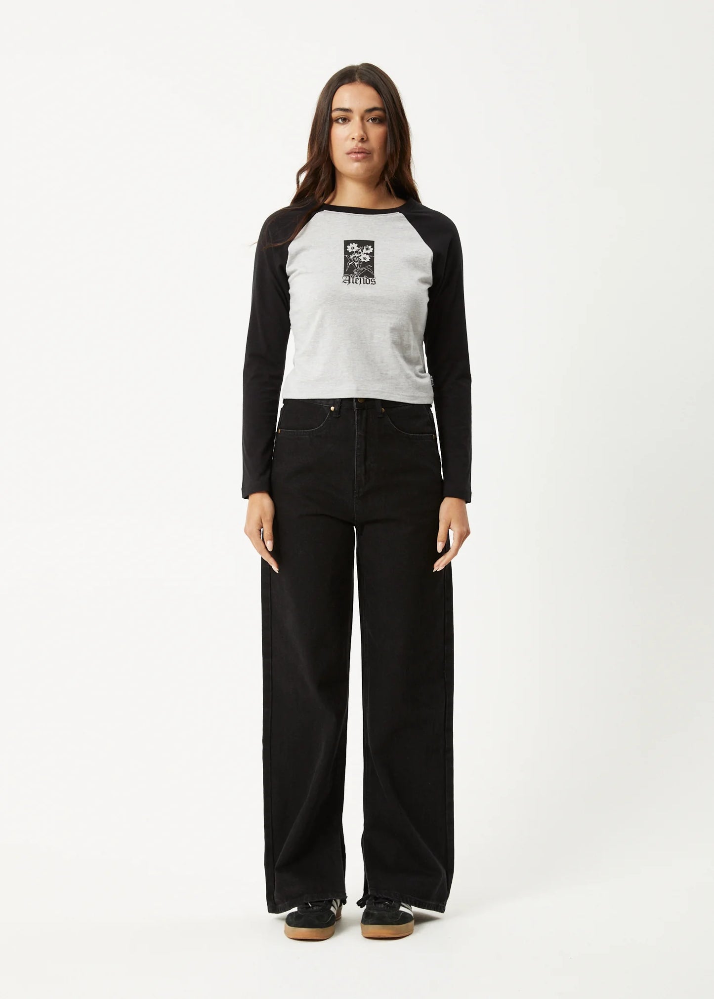AFENDS ADELE - LONG SLEEVE RAGLAN TEE
Long Sleeve Raglan Tee