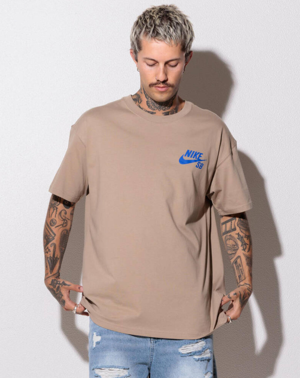 Nike SB: Logo Skate T-Shirt - essential surf and skate