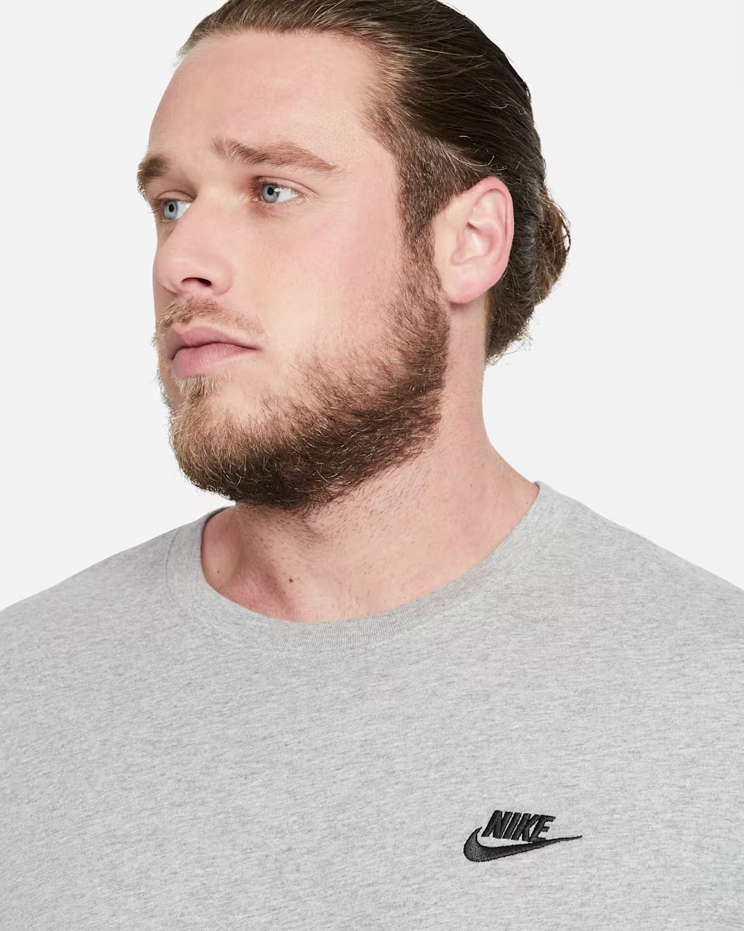 Nike Sportswear Club: Men's T-Shirt - essential surf and skate