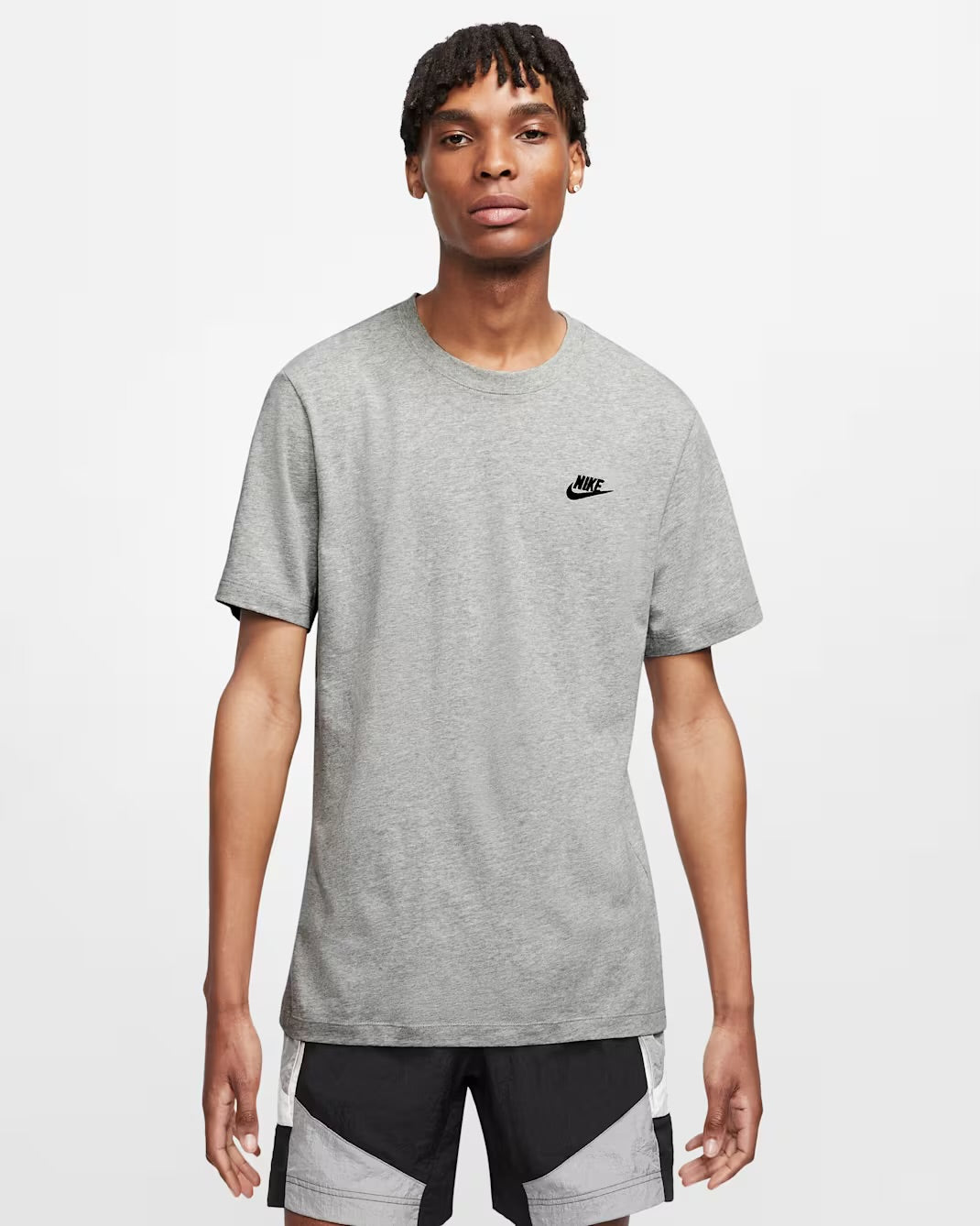 Nike Sportswear Club: Men's T-Shirt - essential surf and skate