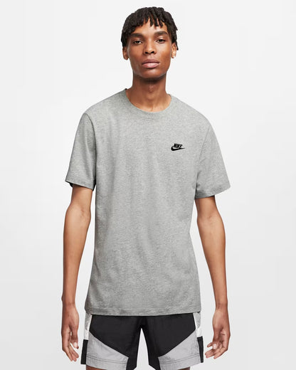 Nike Sportswear Club: Men's T-Shirt - essential surf and skate