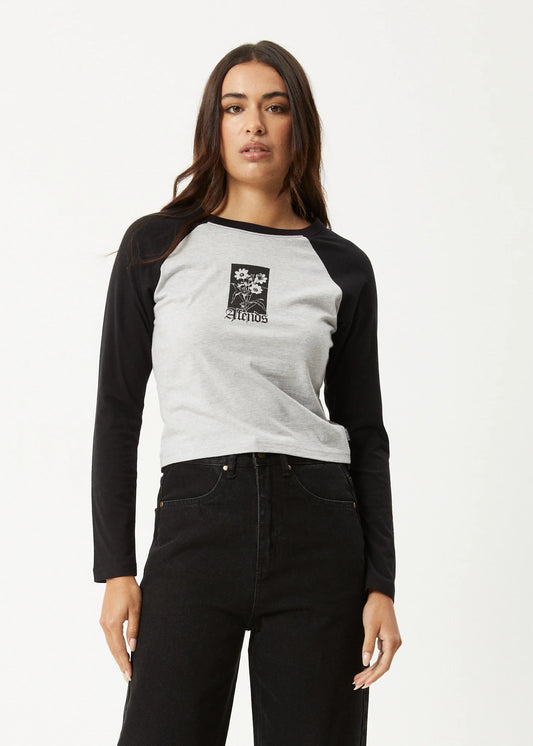 AFENDS ADELE - LONG SLEEVE RAGLAN TEE
Long Sleeve Raglan Tee