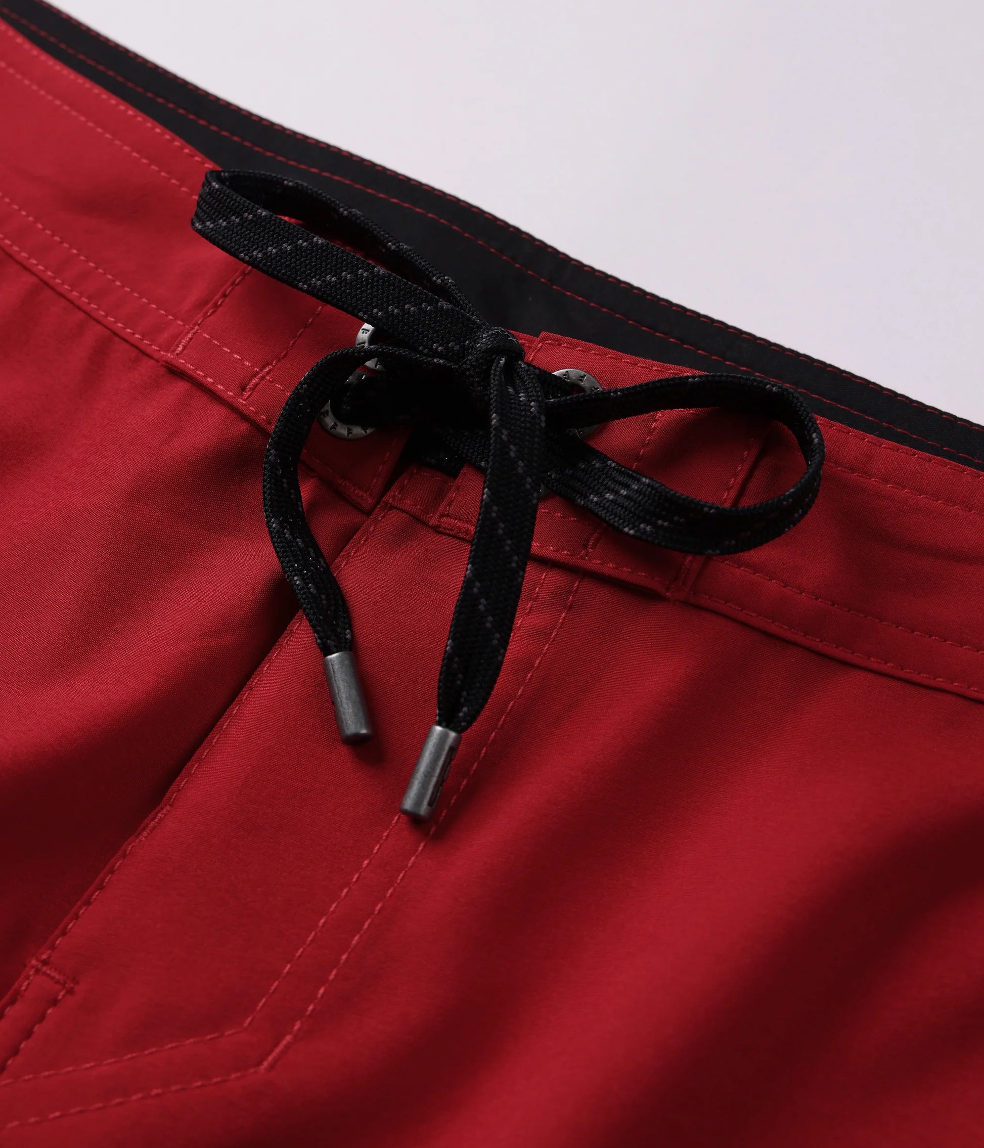FORMER SYSTEM ECLIPSE 20" TRUNK // RED - essential surf and skate