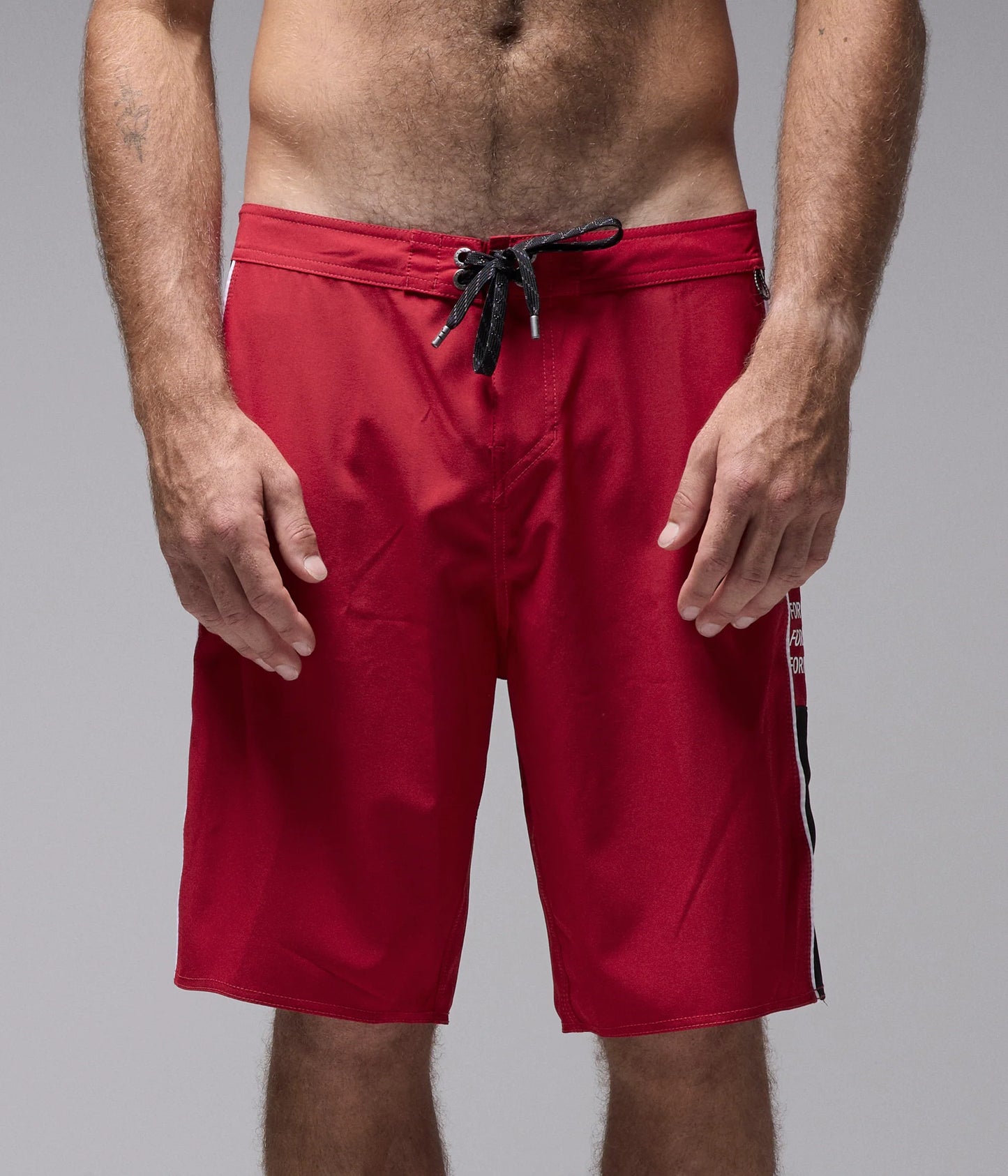 FORMER SYSTEM ECLIPSE 20" TRUNK // RED - essential surf and skate