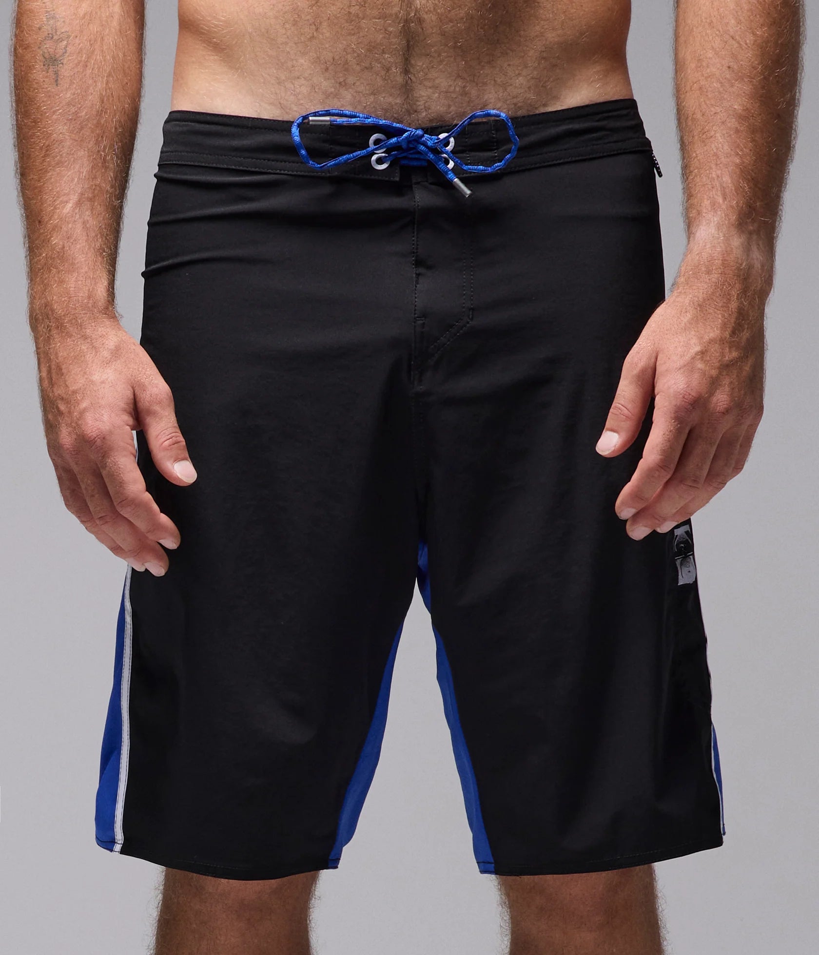 FORMER PROSCRIPTION 21" TRUNK // BLACK - essential surf and skate