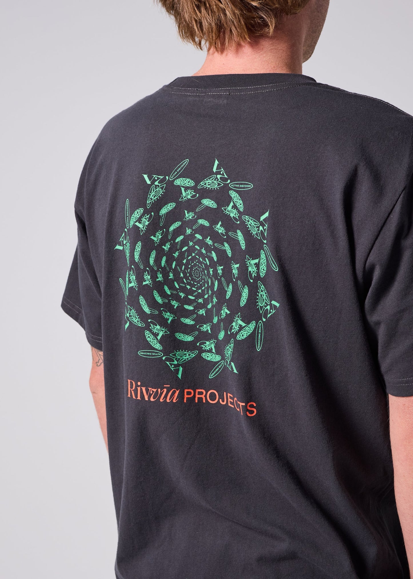 RIVVIA DIMENSION T-SHIRT : PIGMENT BLACK