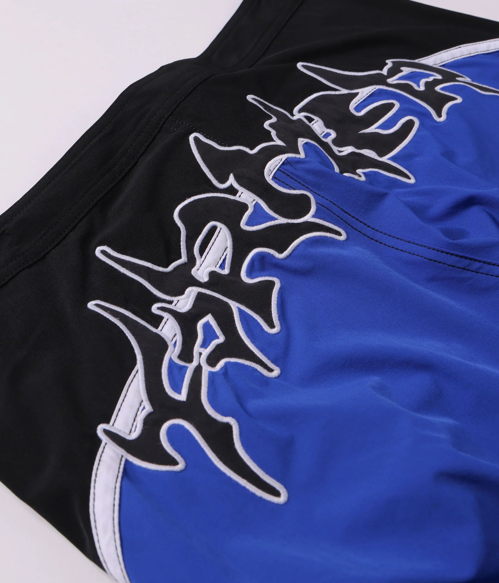 FORMER PROSCRIPTION 21" TRUNK // BLACK - essential surf and skate